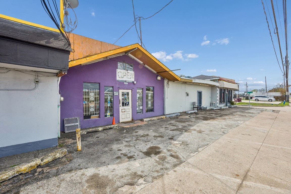 4107 B Street Houston, TX 77072 - Photo 9 of 15 a view of a house with a patio