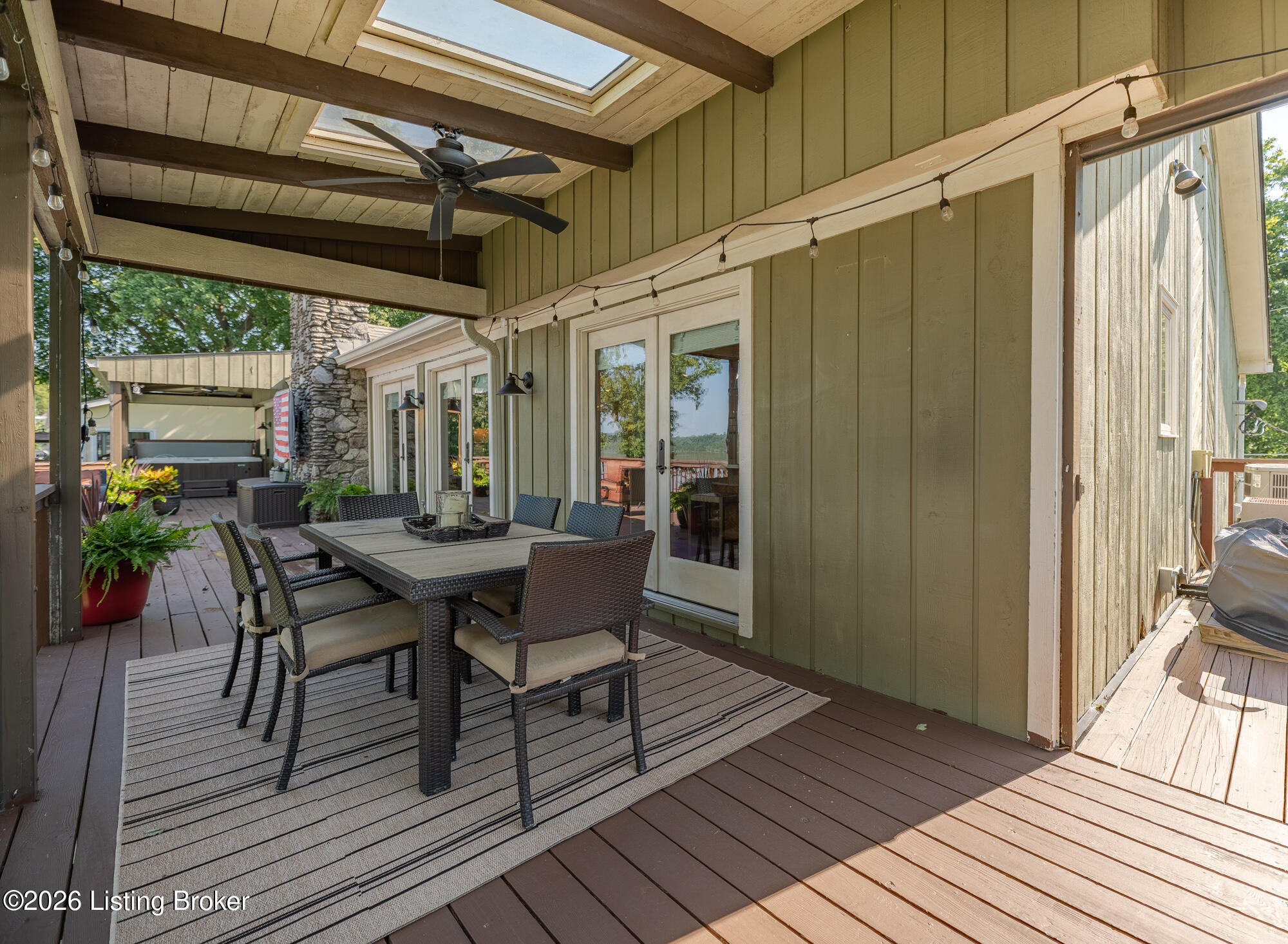 3028 Belknap Beach Road Prospect, KY 40059 - Photo 31 of 70 Upper level dining area with shade