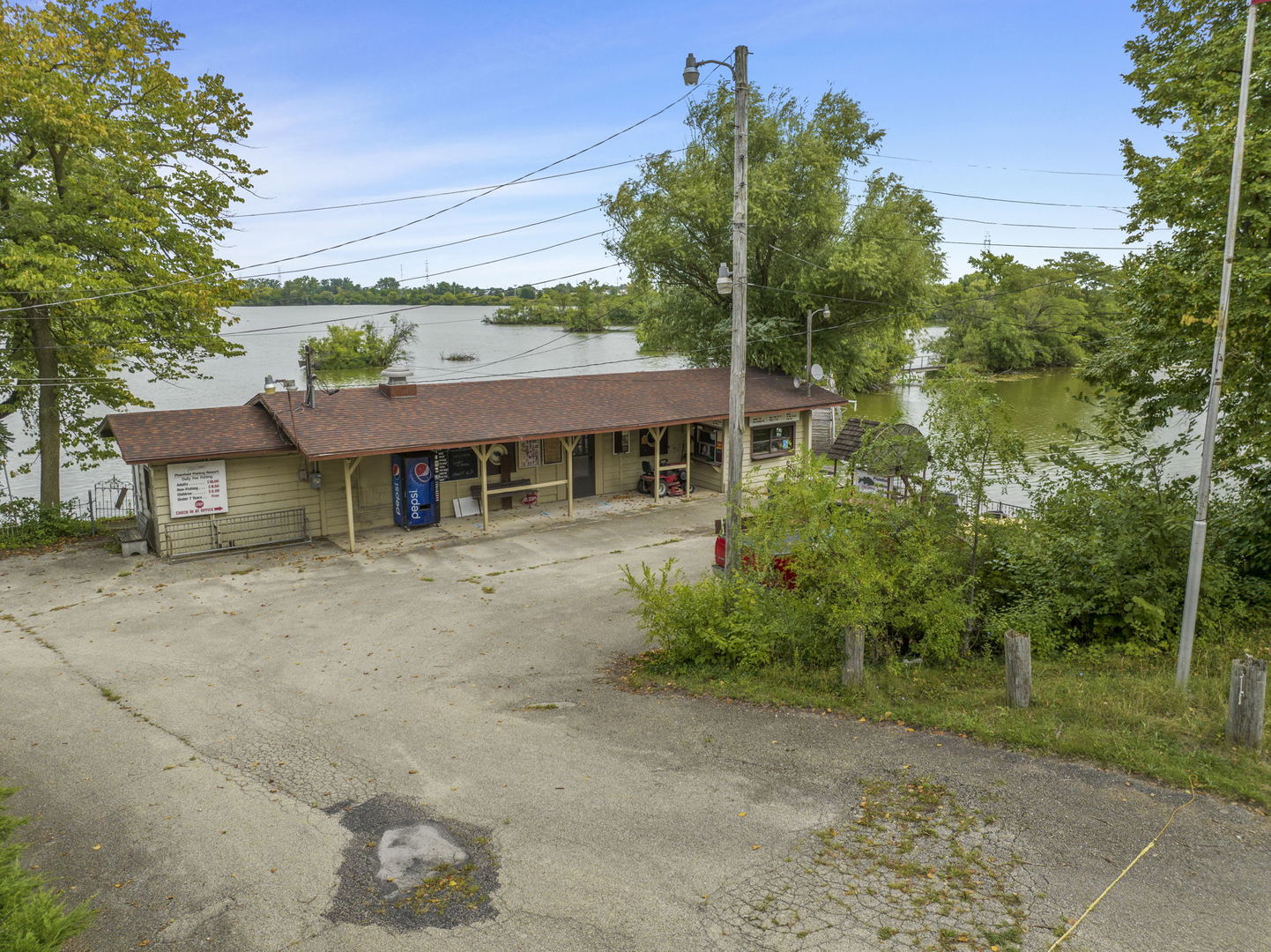 22850 West Renwick Road Plainfield, IL 60544 - Photo 4 of 10 front view of a house with a garden