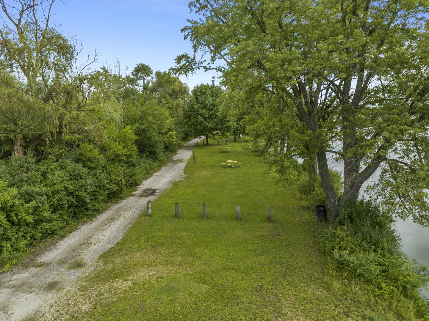 22850 West Renwick Road Plainfield, IL 60544 - Photo 5 of 10 a view of an outdoor space and a yard