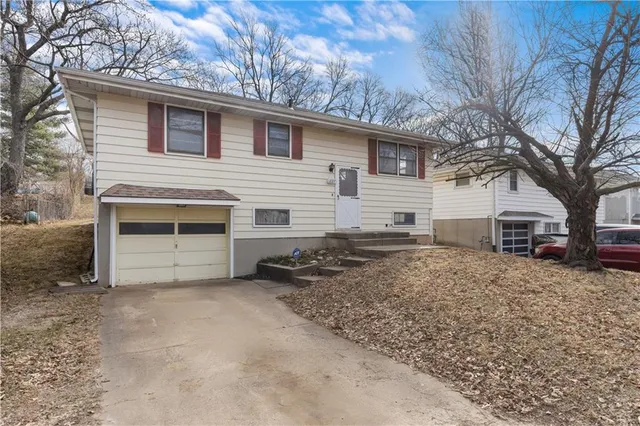 $149,000 | 1227 Dickinson Road, Independence, MO 64050