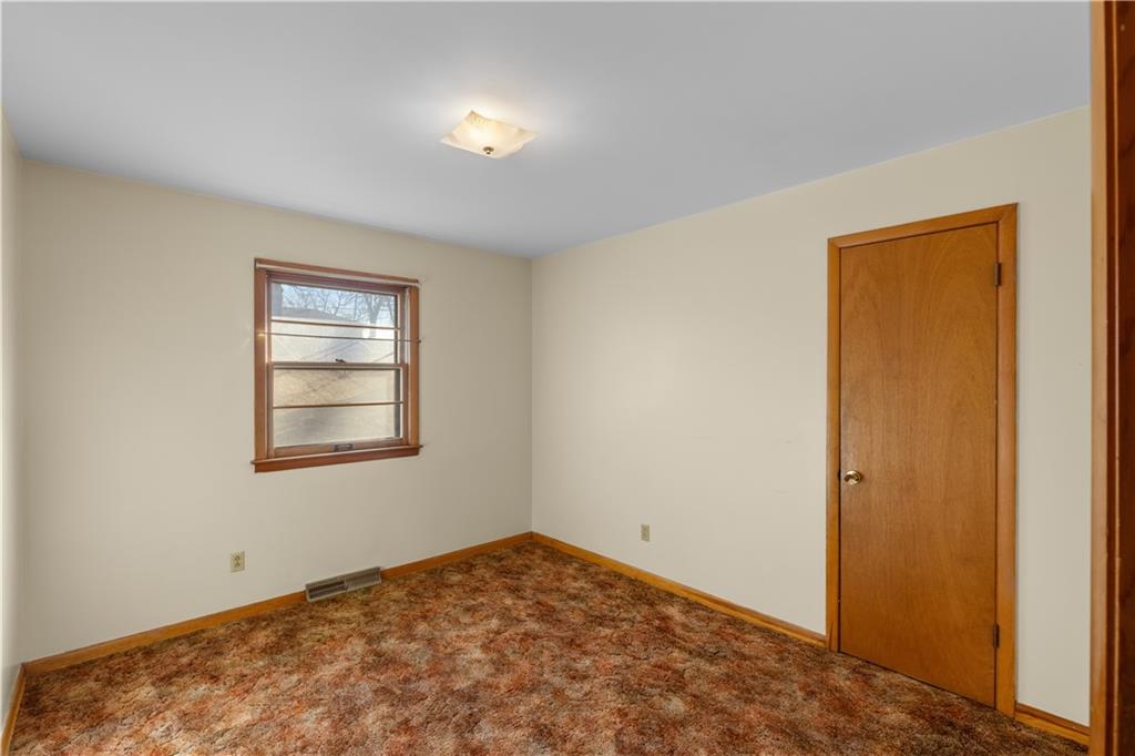 1227 Dickinson Road Independence, MO 64050 - Photo 13 of 24