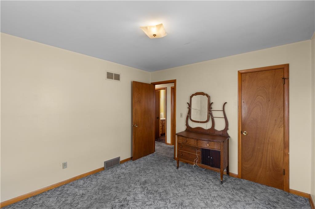 1227 Dickinson Road Independence, MO 64050 - Photo 15 of 24