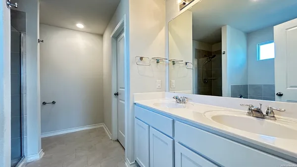 $1,975 | 6518 Hoffman Plain, San Antonio, TX 78252