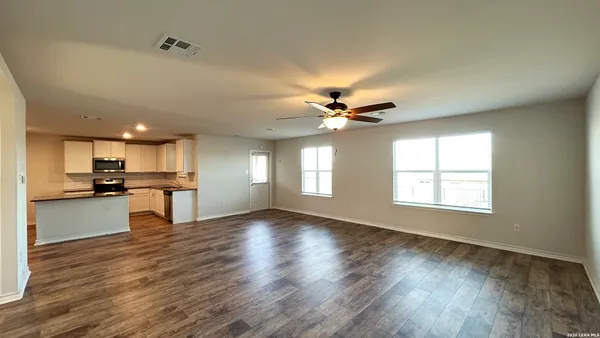 $1,975 | 6518 Hoffman Plain, San Antonio, TX 78252