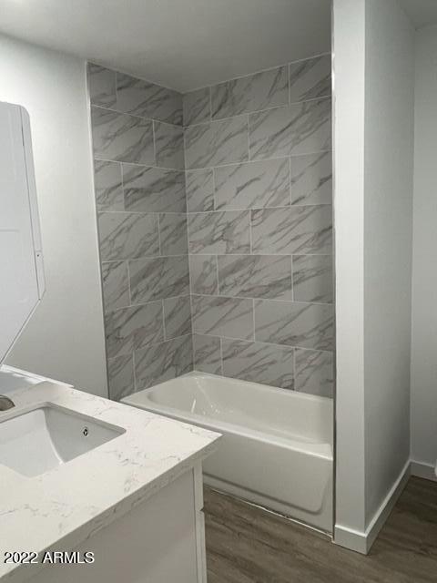 830 East Turney Avenue, Unit 9 Phoenix, AZ 85014 - Photo 21 of 28 a bathroom with a sink and a bathtub