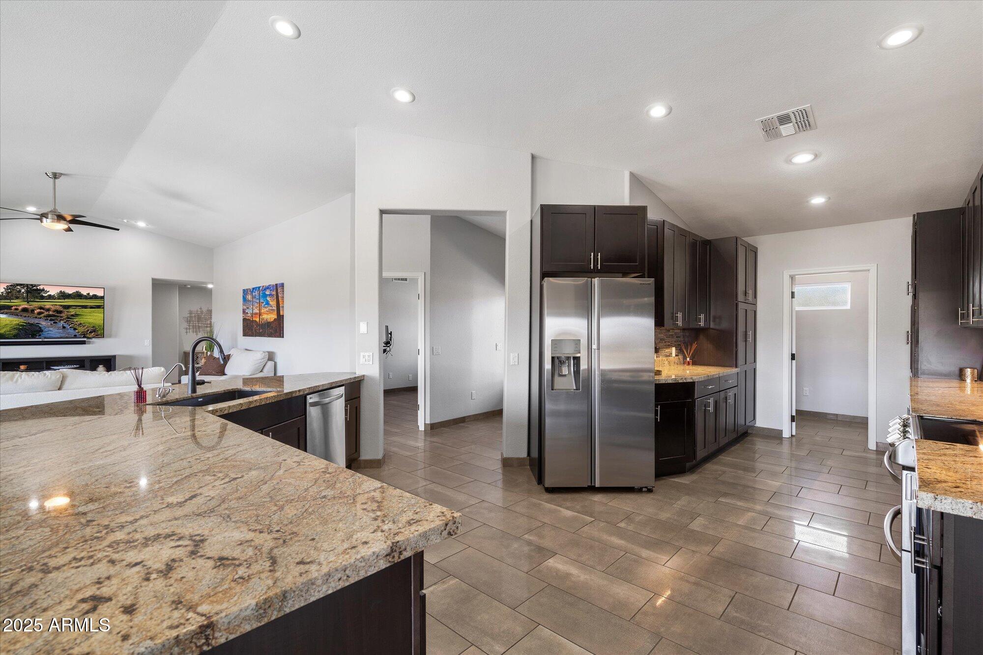 15031 Windyhill Road Fountain Hills, AZ 85268 - Photo 12 of 34 06-87952530