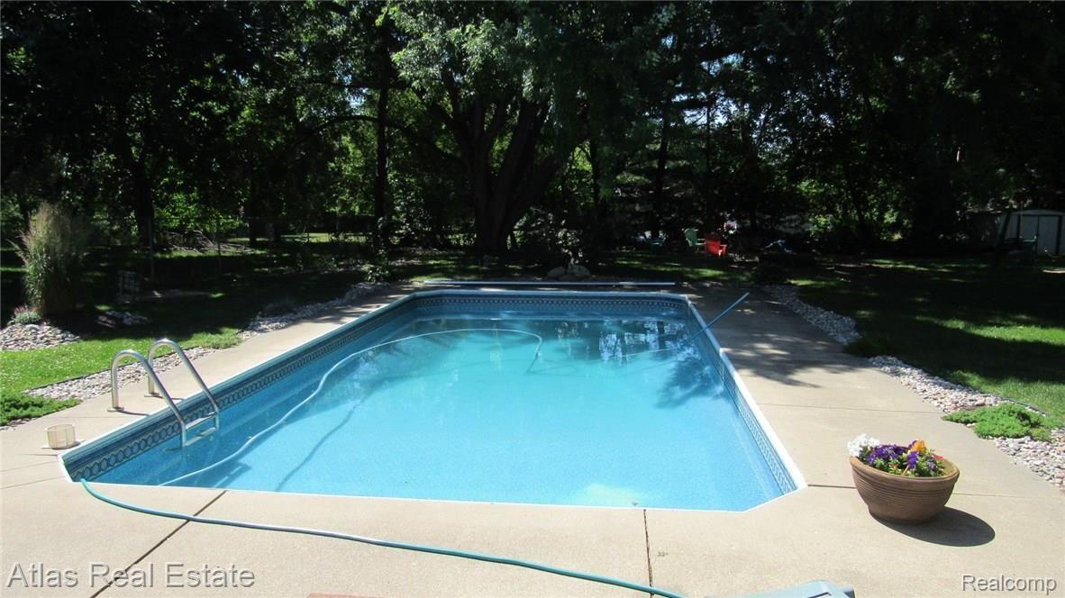 8062 Burleigh Road Grand Blanc, MI 48439 - Photo 4 of 26 IMG_7067.JPG