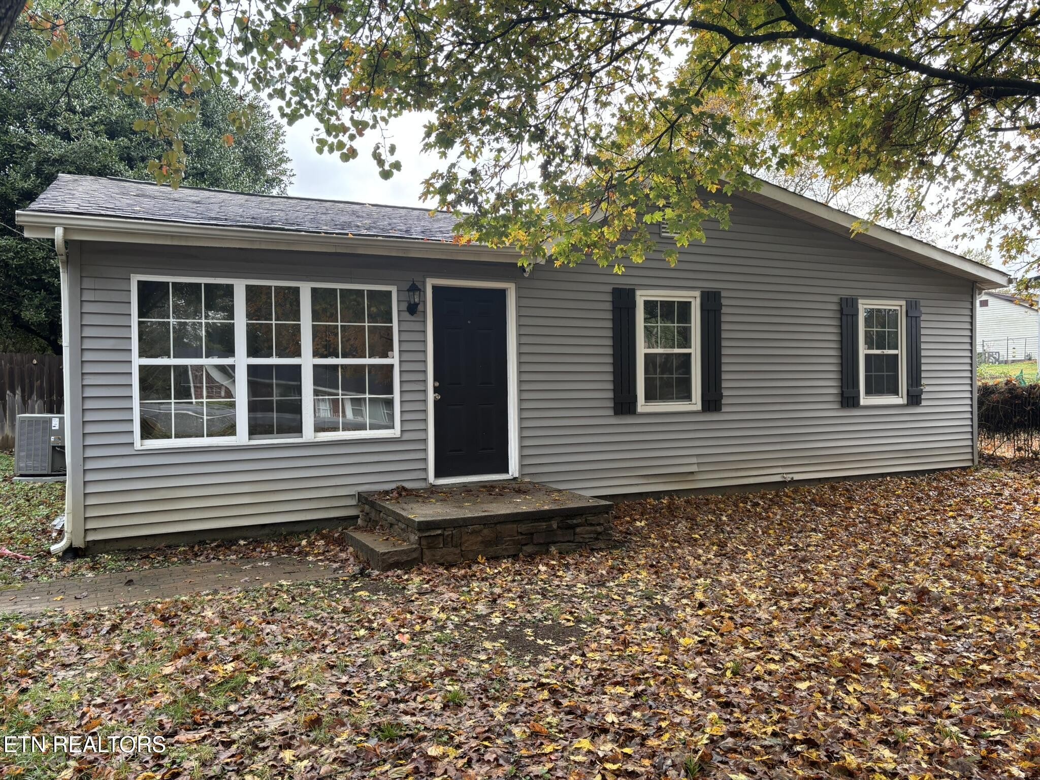 5202 Murphy Road Knoxville, TN 37918 - Photo 2 of 23