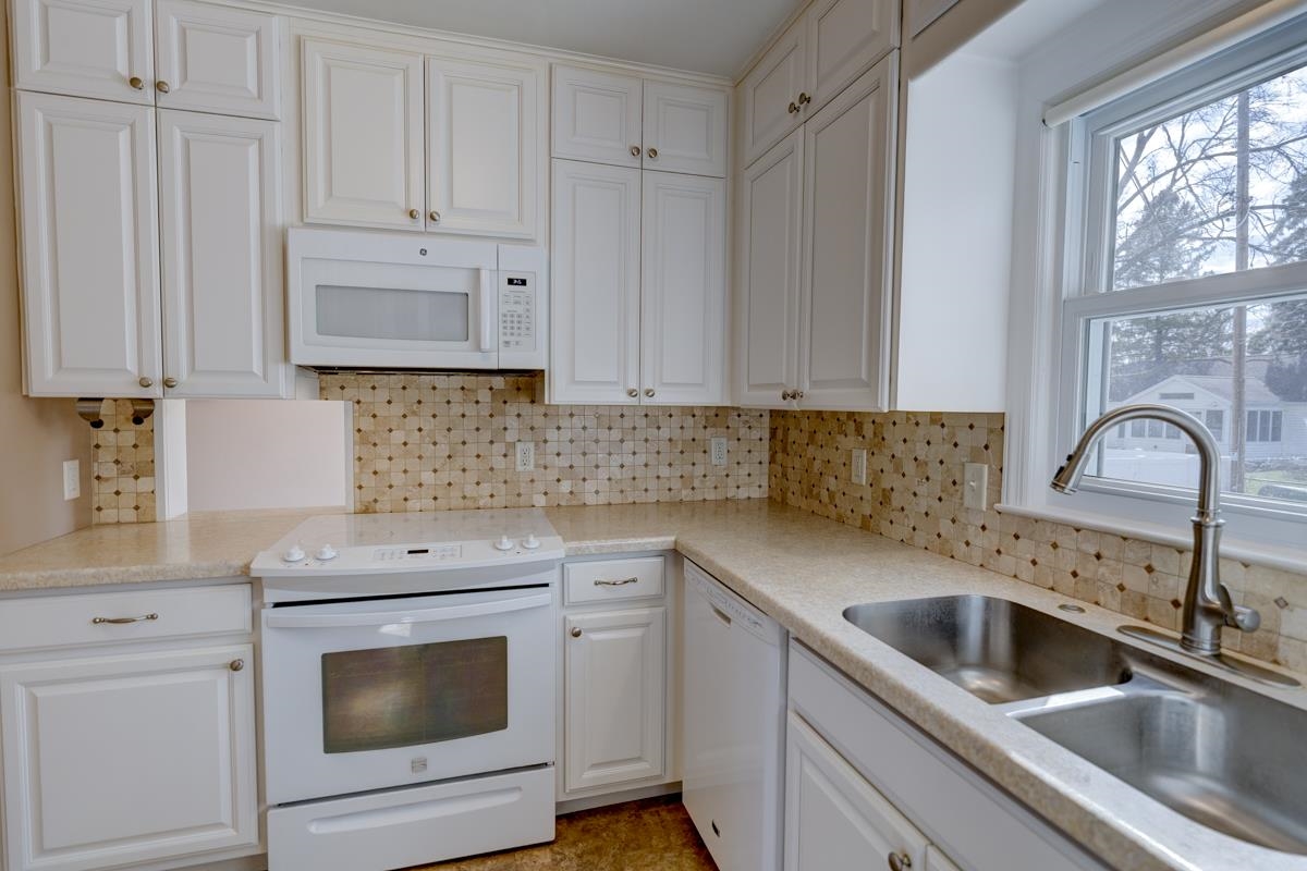 506 Holly Avenue Madison, WI 53711 - Photo 15 of 37