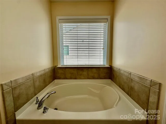 $3,000 | 2415 Impatien Drive, Charlotte, NC 28215