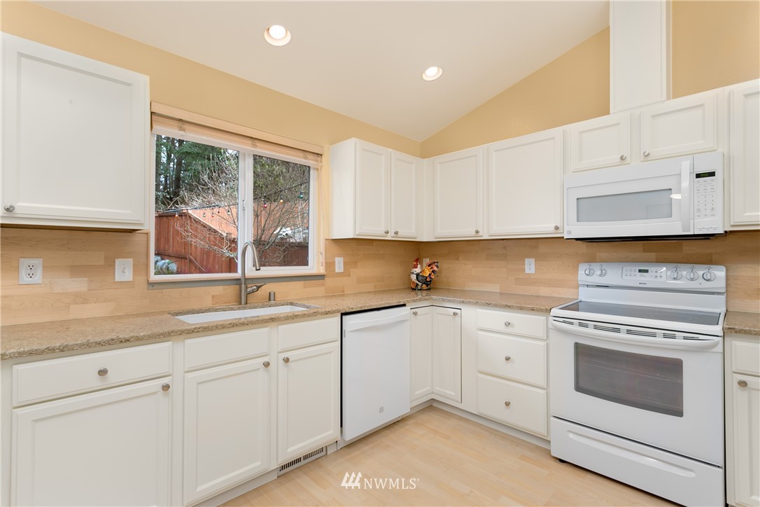 2301 208th Place Southeast Bothell, WA 98021 - Photo 7 of 24