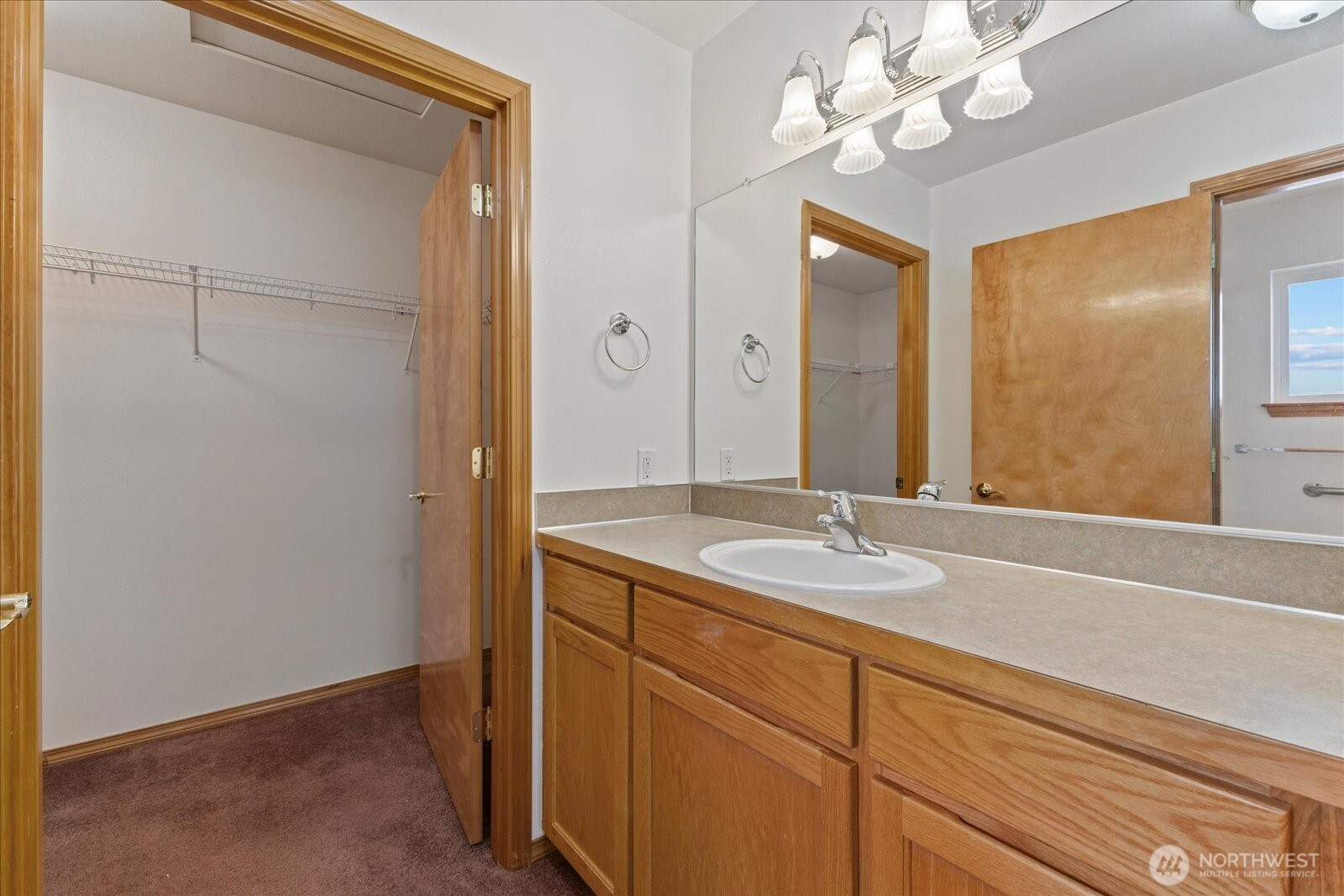 402 Northwest 12th Loop Oak Harbor, WA 98277 - Photo 13 of 19