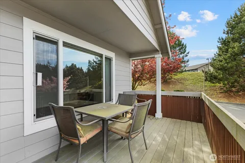 $419,950 | 402 Northwest 12th Loop, Oak Harbor, WA 98277