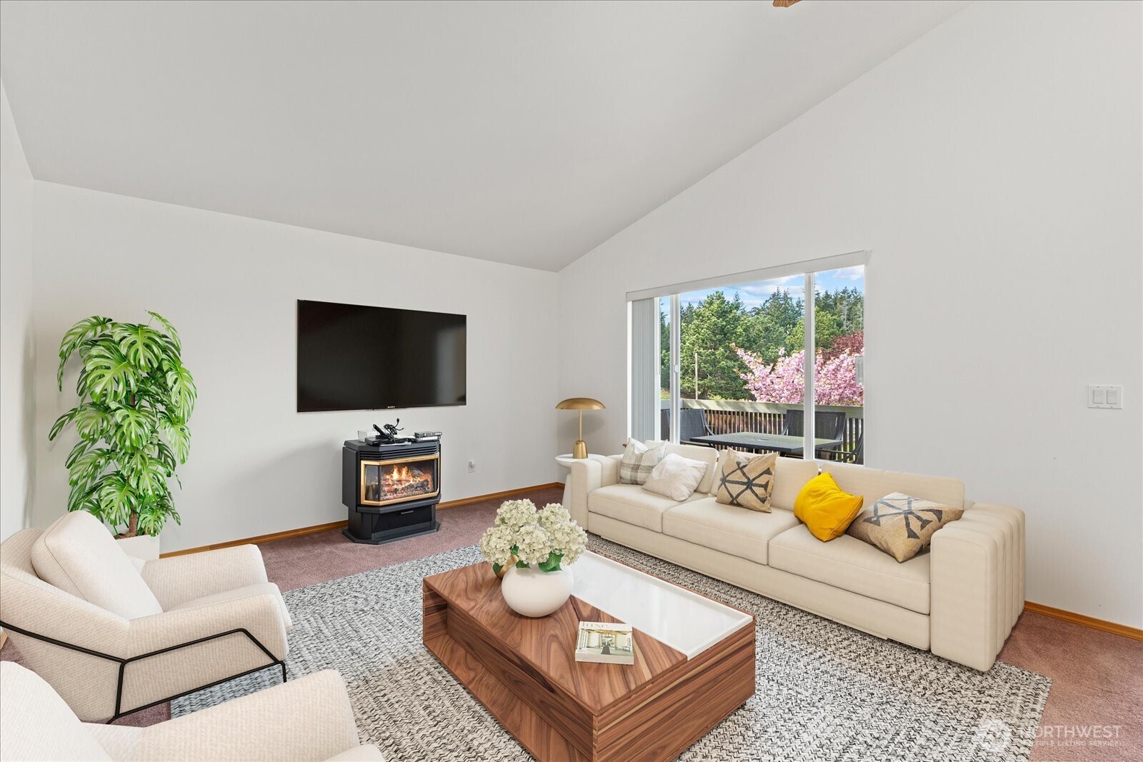 402 Northwest 12th Loop Oak Harbor, WA 98277 - Photo 4 of 19