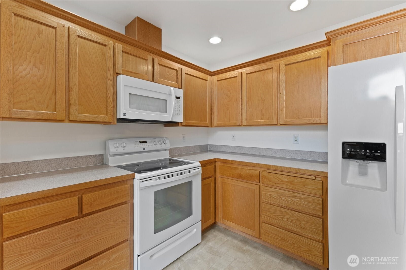 402 Northwest 12th Loop Oak Harbor, WA 98277 - Photo 10 of 19