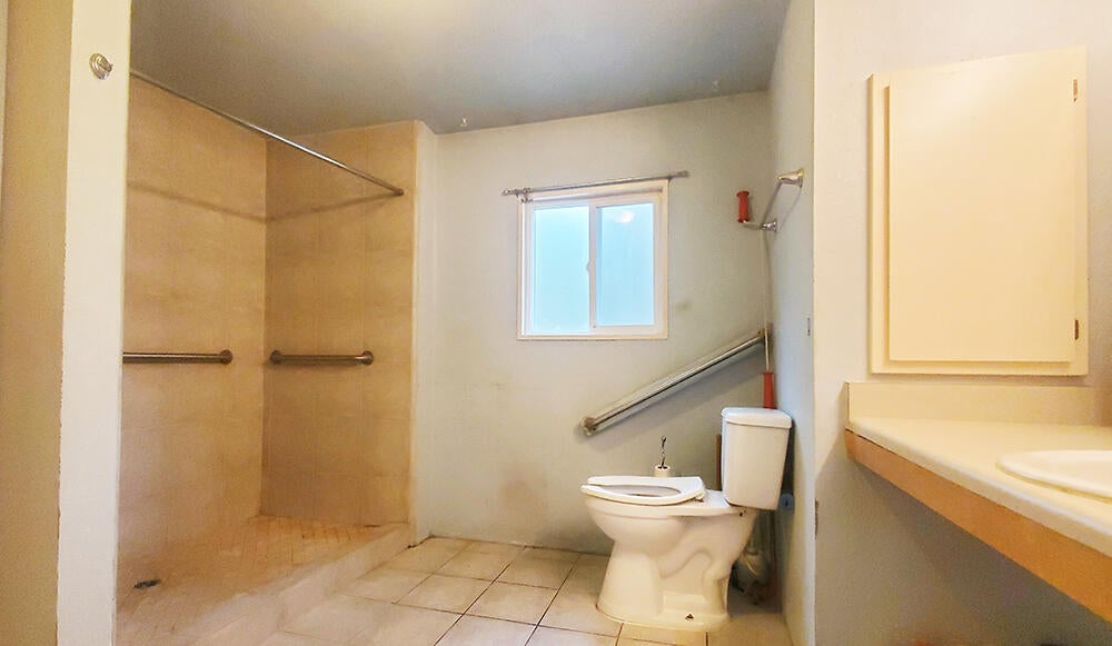 3801-3831 Almar Road Grants Pass, OR 97527 - Photo 15 of 38 3801 Almar 14 bath 2