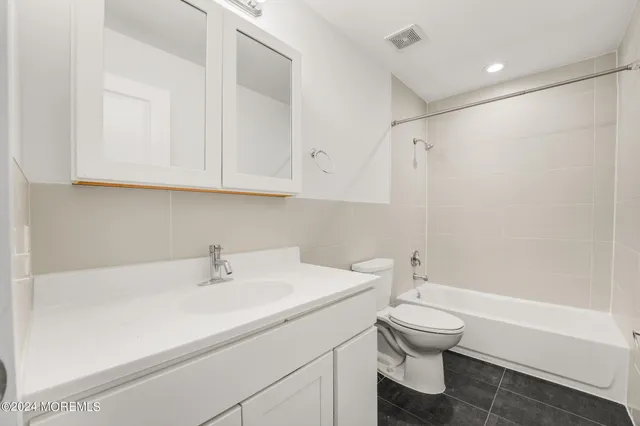 $2,650 | 1012 Sawmill Road, Unit 6, Brick, NJ 08724