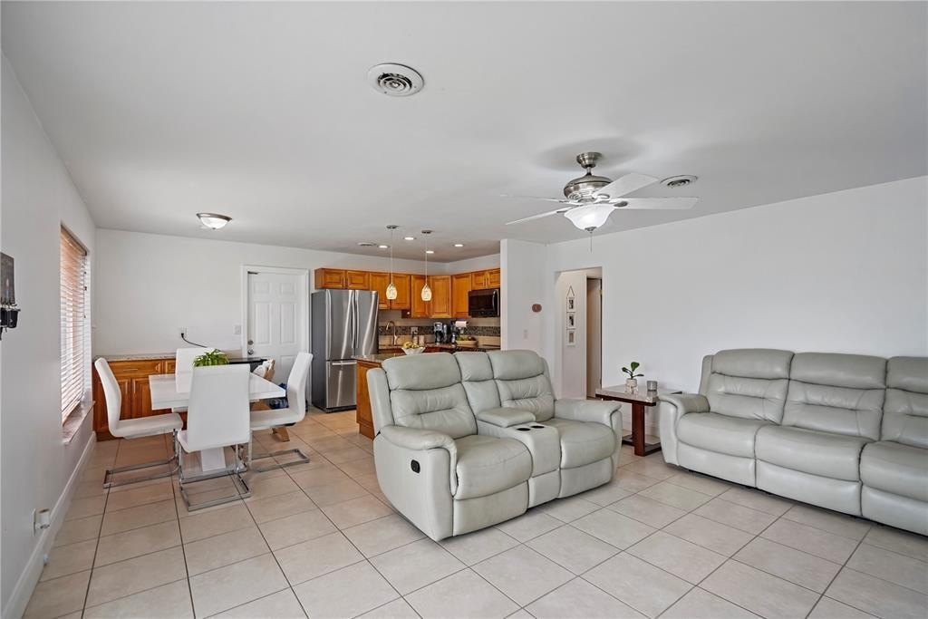 6129 Hogan Creek Road Margate, FL 33063 - Photo 5 of 31 Photo 5