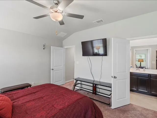 $1,900 | 200 Grapefruit Road, Hutto, TX 78634