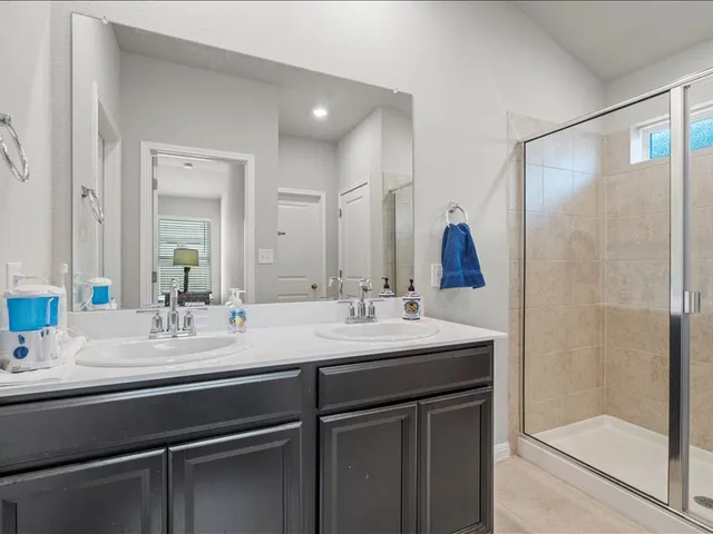 $1,900 | 200 Grapefruit Road, Hutto, TX 78634