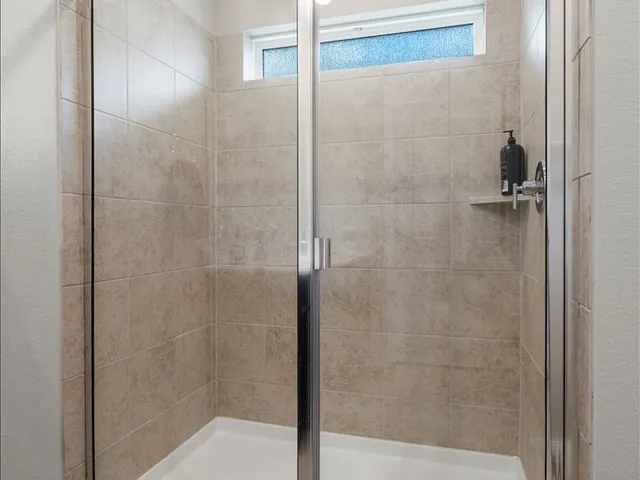 $1,900 | 200 Grapefruit Road, Hutto, TX 78634