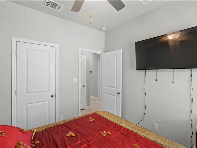 $1,900 | 200 Grapefruit Road, Hutto, TX 78634