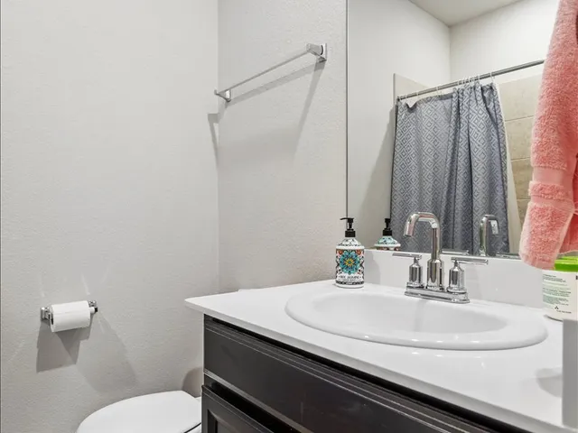 $1,900 | 200 Grapefruit Road, Hutto, TX 78634