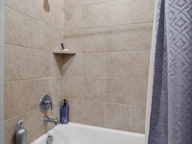 $1,900 | 200 Grapefruit Road, Hutto, TX 78634