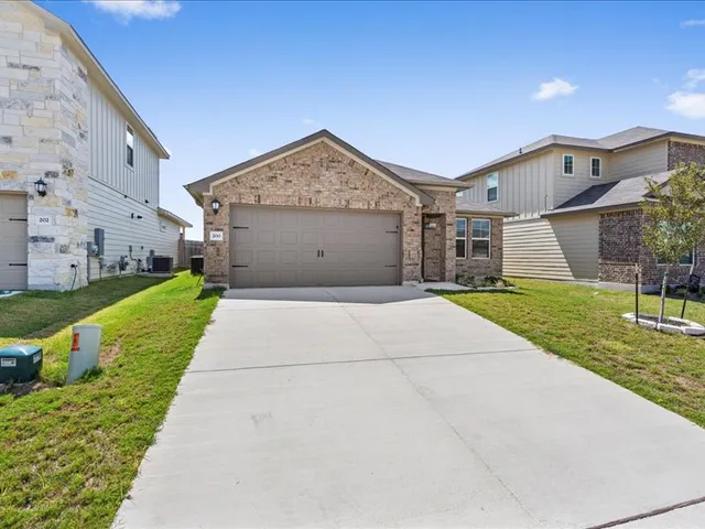 $1,900 | 200 Grapefruit Road, Hutto, TX 78634