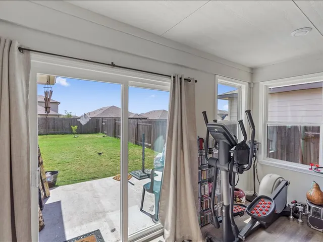 $1,900 | 200 Grapefruit Road, Hutto, TX 78634