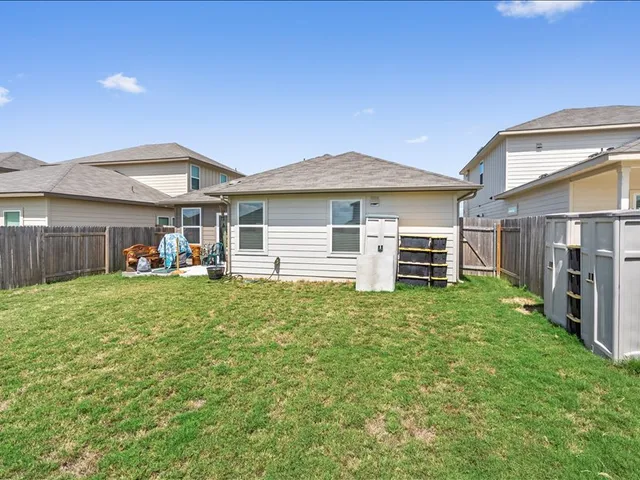 $1,900 | 200 Grapefruit Road, Hutto, TX 78634