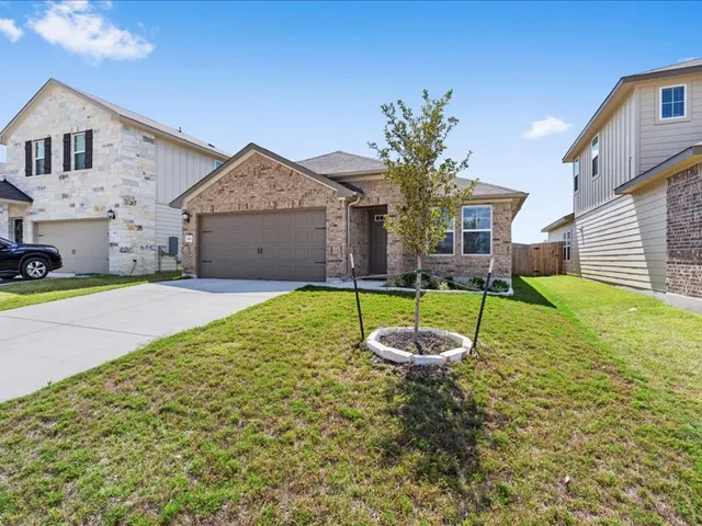 $1,900 | 200 Grapefruit Road, Hutto, TX 78634