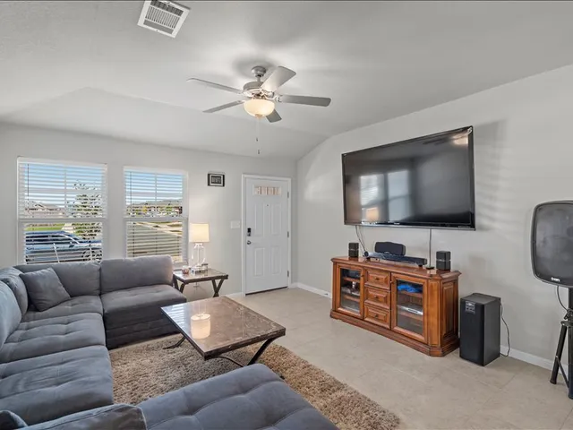 $1,900 | 200 Grapefruit Road, Hutto, TX 78634