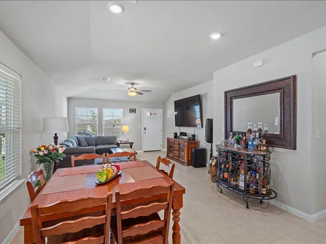 $1,900 | 200 Grapefruit Road, Hutto, TX 78634