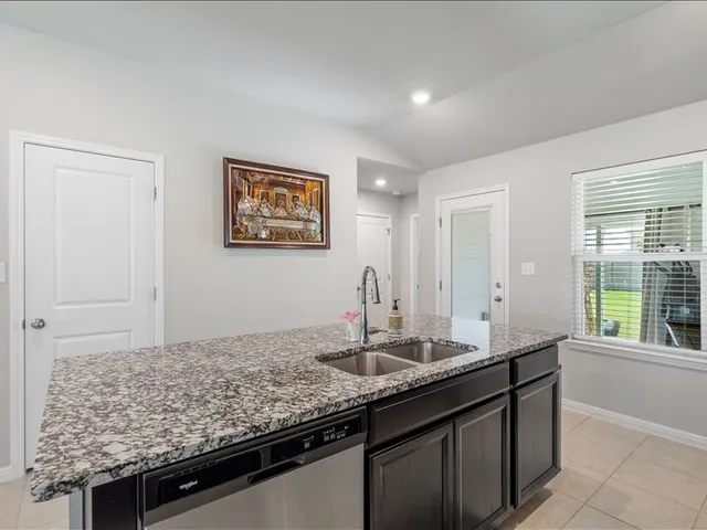 $1,900 | 200 Grapefruit Road, Hutto, TX 78634