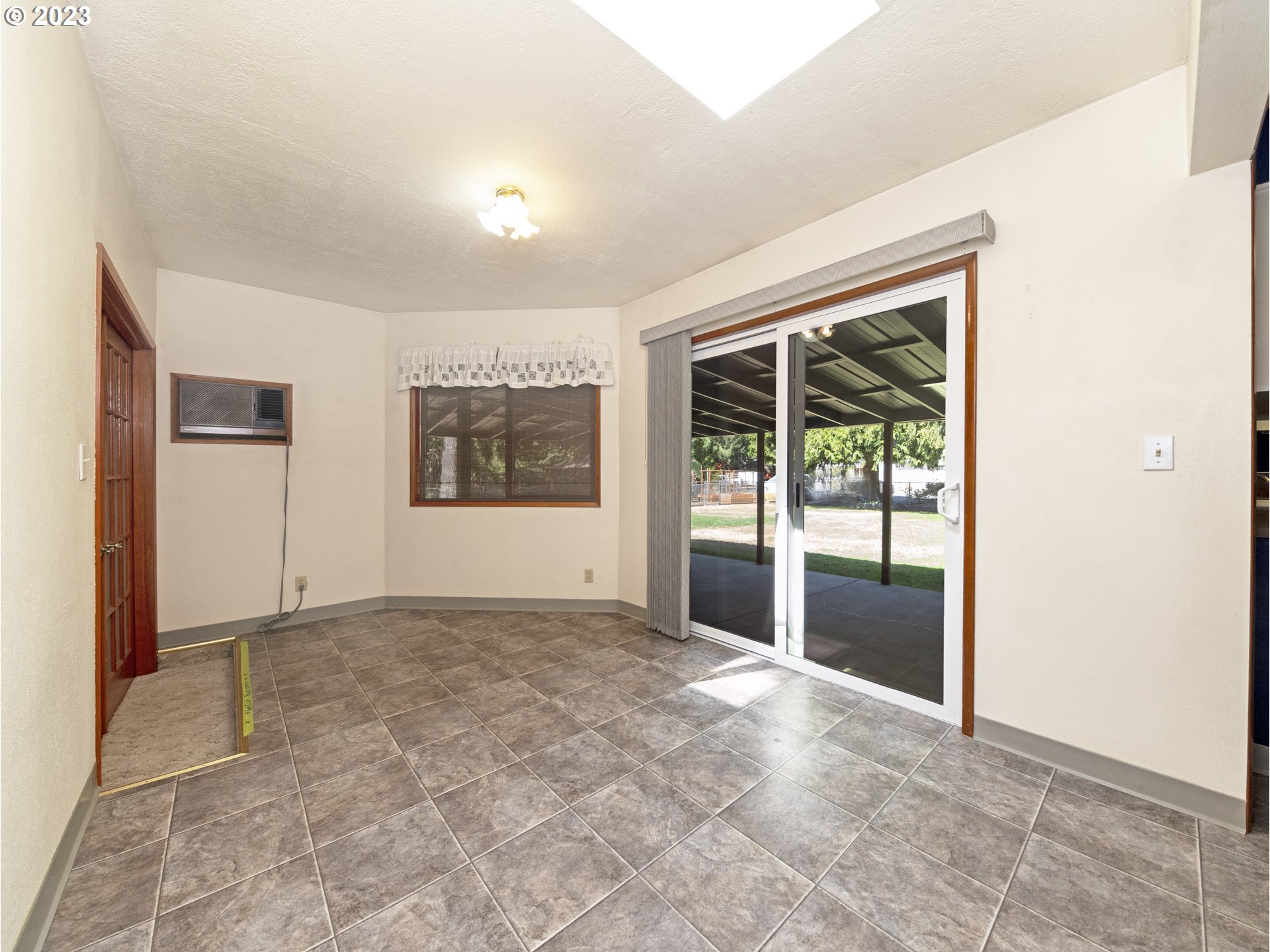 5685 Southwest River Road Hillsboro, OR 97123 - Photo 16 of 46 an empty room with windows