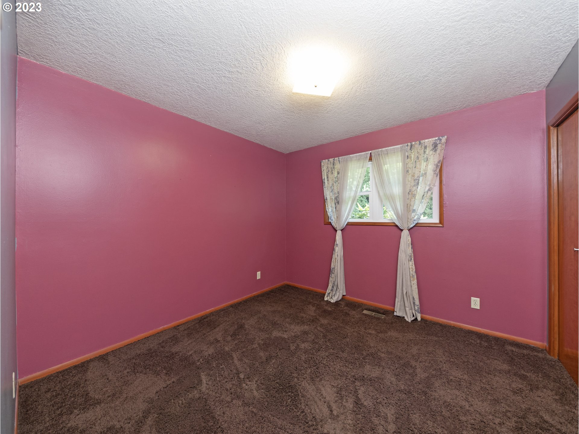 5685 Southwest River Road Hillsboro, OR 97123 - Photo 27 of 46 an empty room with windows