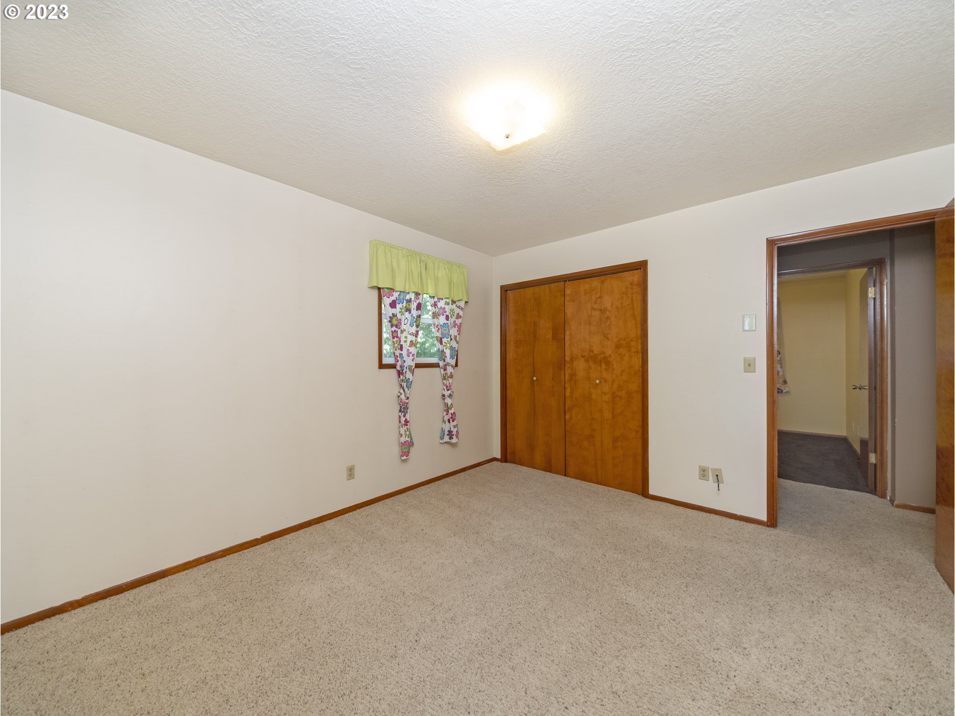 5685 Southwest River Road Hillsboro, OR 97123 - Photo 30 of 46 an empty room with windows