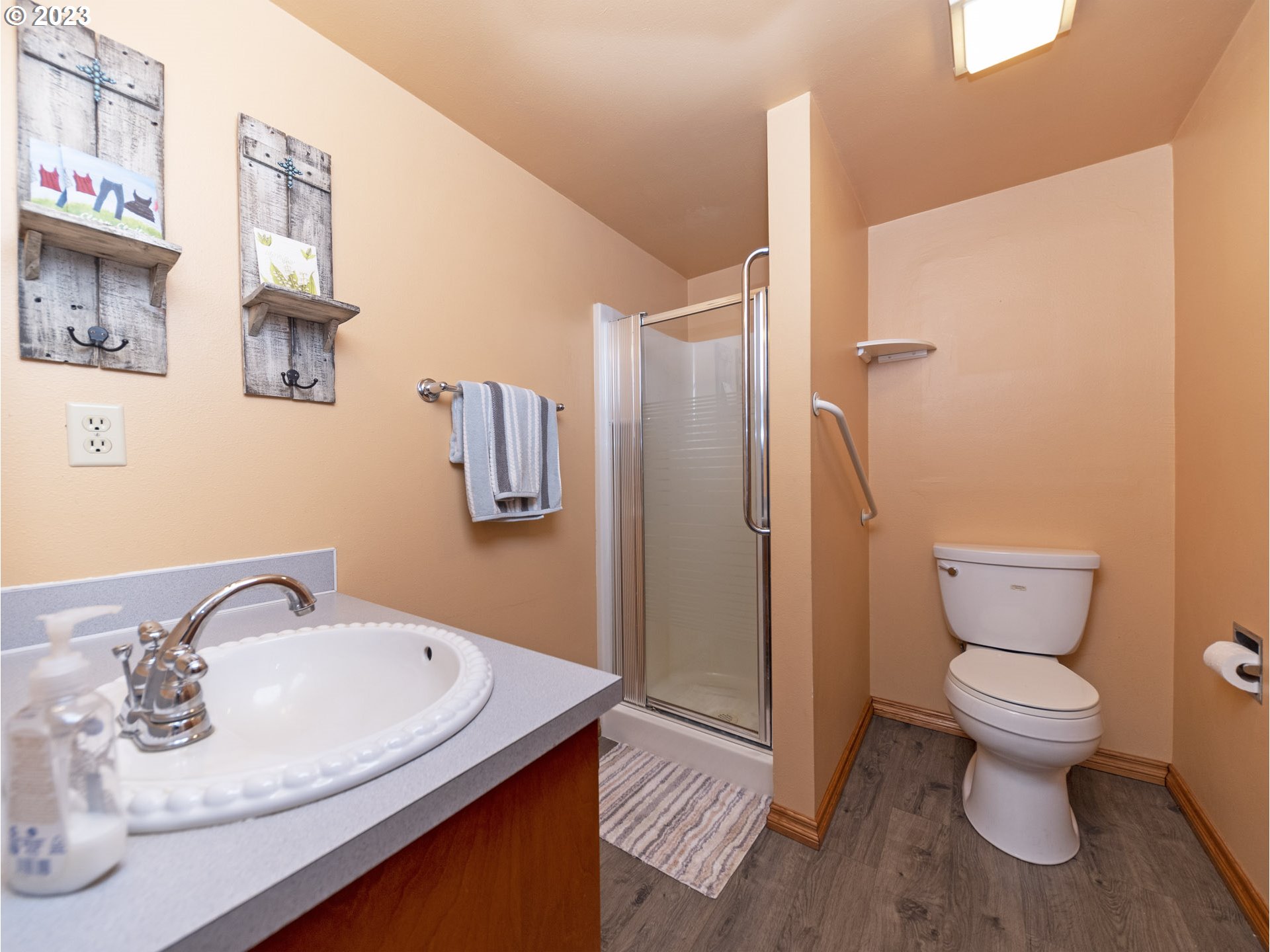 5685 Southwest River Road Hillsboro, OR 97123 - Photo 33 of 46 a bathroom with a sink and toilet
