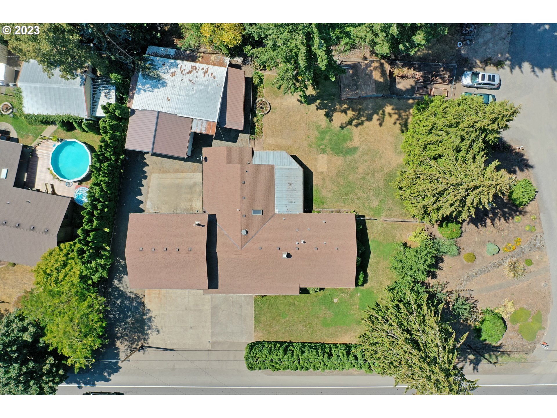5685 Southwest River Road Hillsboro, OR 97123 - Photo 45 of 46 an aerial view of a house with yard and parking