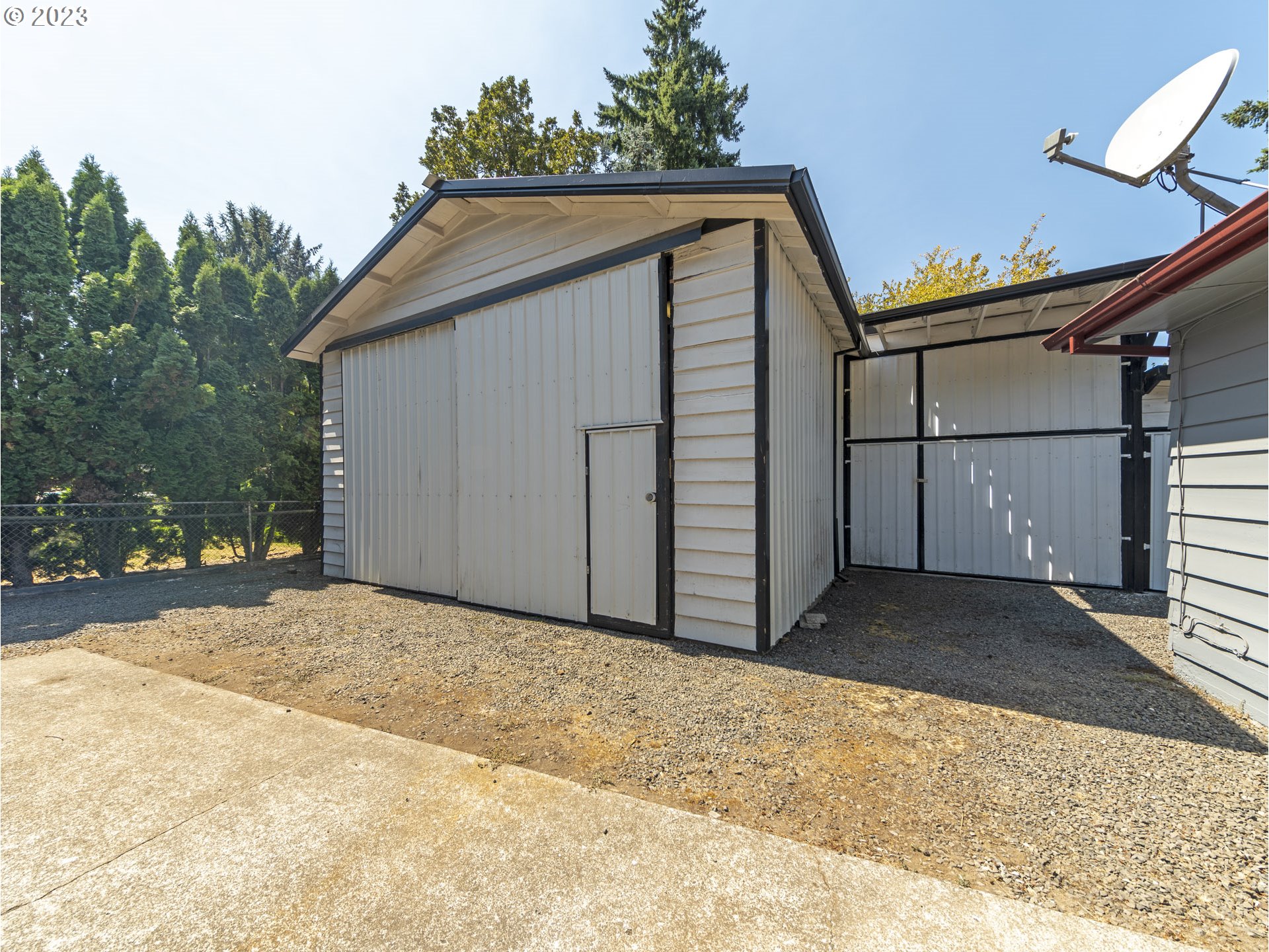 5685 Southwest River Road Hillsboro, OR 97123 - Photo 7 of 46 a view of backyard of house
