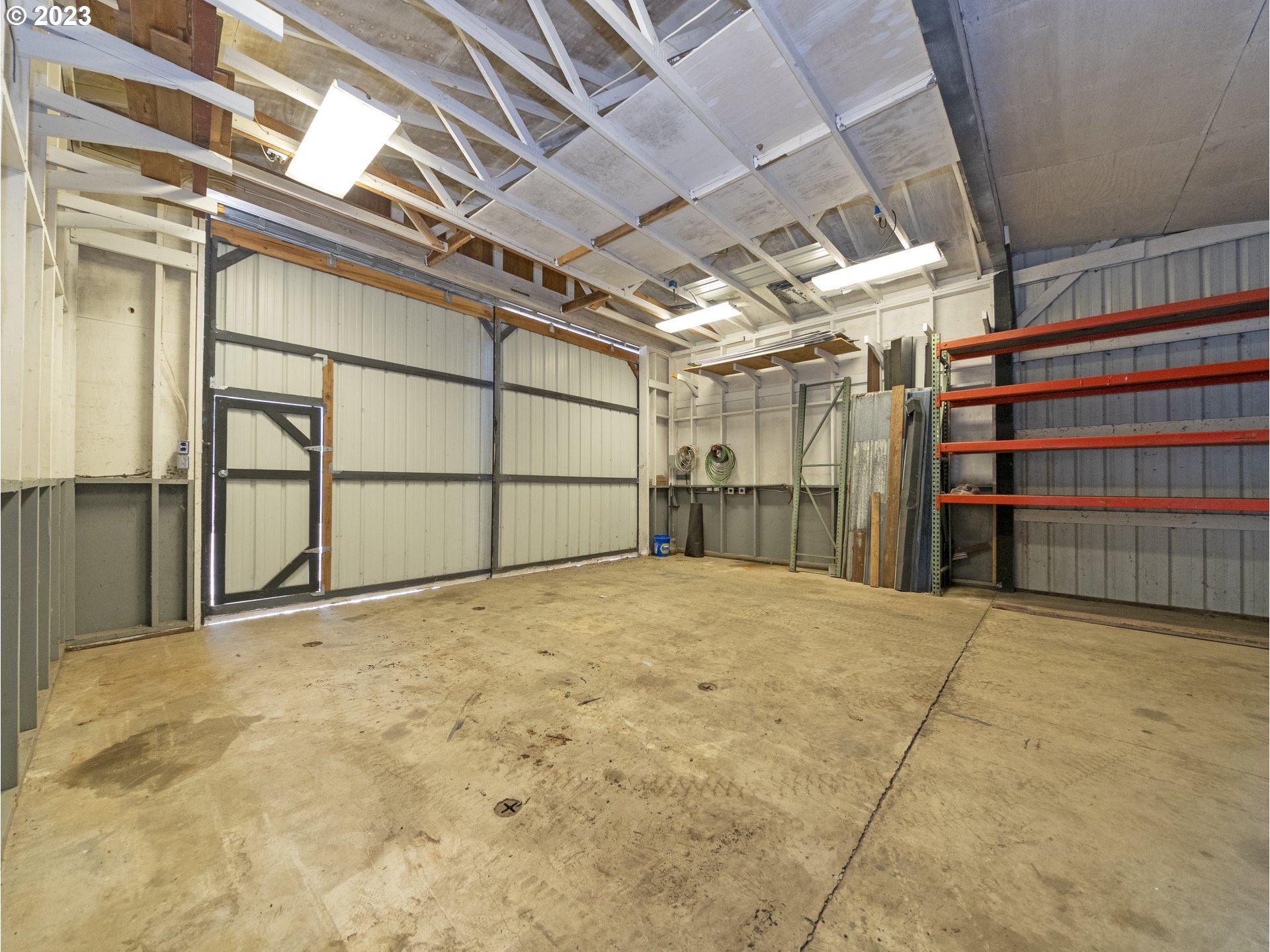 5685 Southwest River Road Hillsboro, OR 97123 - Photo 10 of 46 a view of a garage