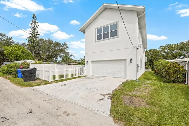 $899,900 | 726 52nd Avenue North, St. Petersburg, FL 33703