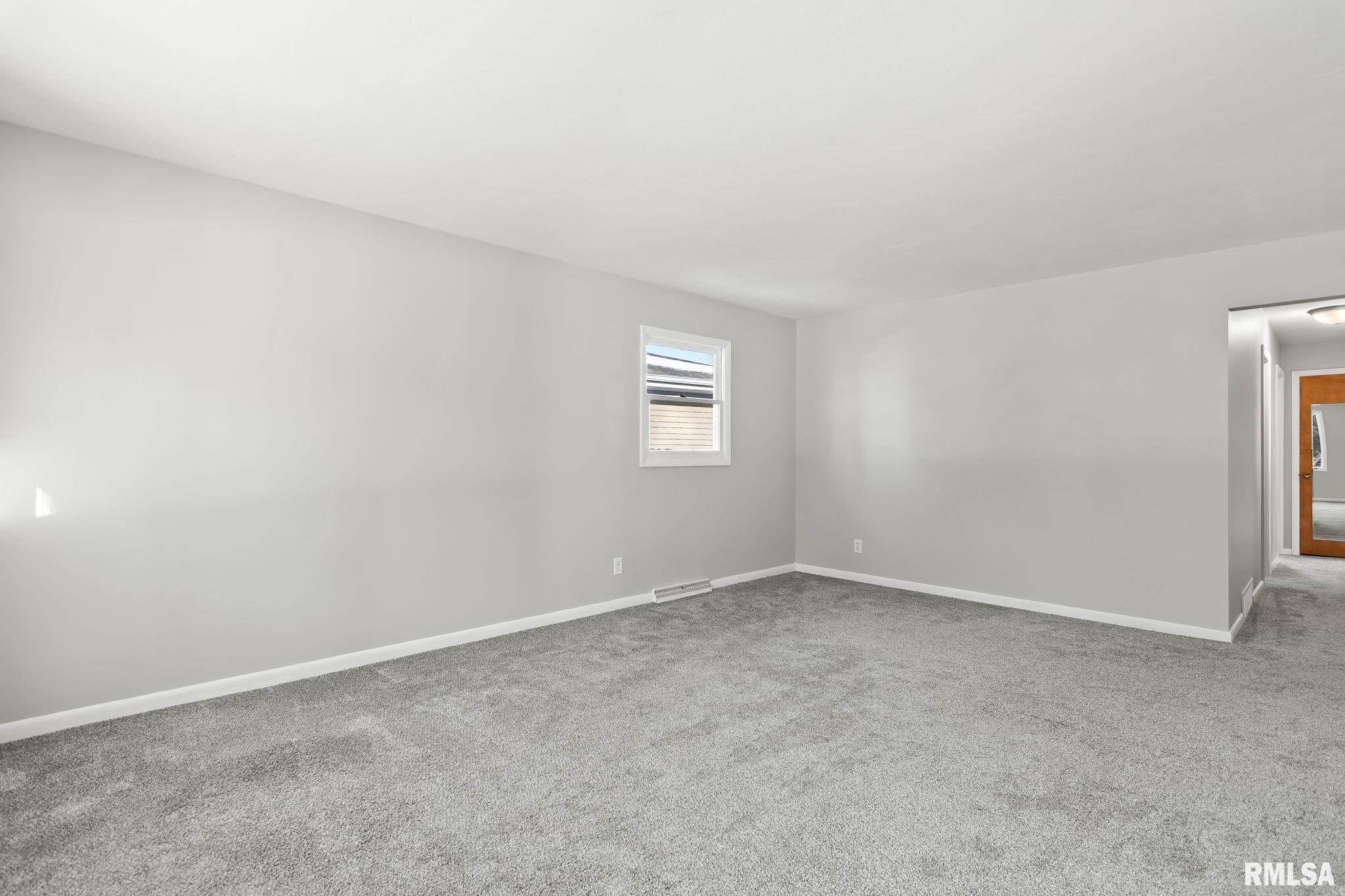 813 Roanoke Drive Springfield, IL 62702 - Photo 13 of 37