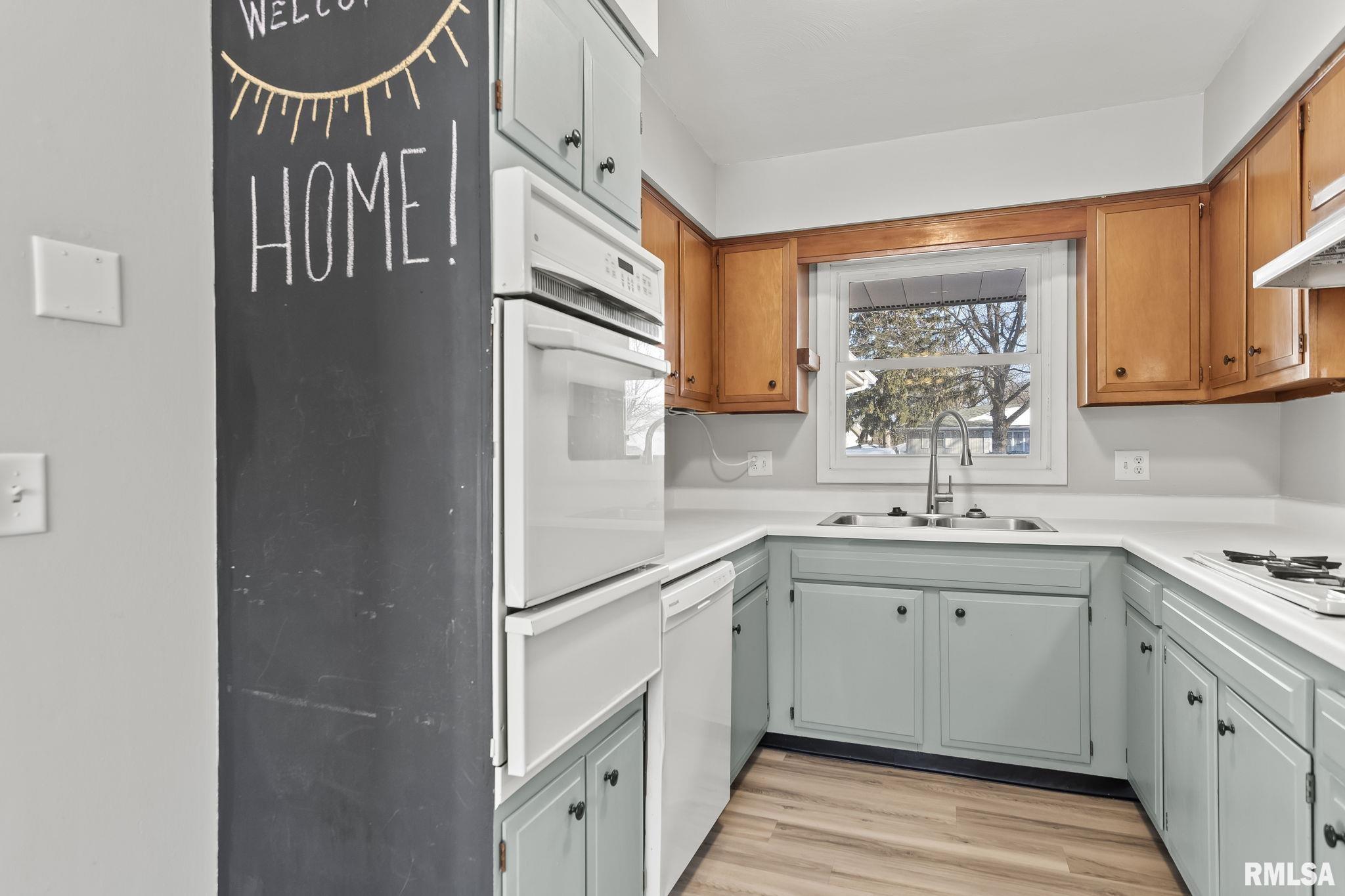 813 Roanoke Drive Springfield, IL 62702 - Photo 16 of 37