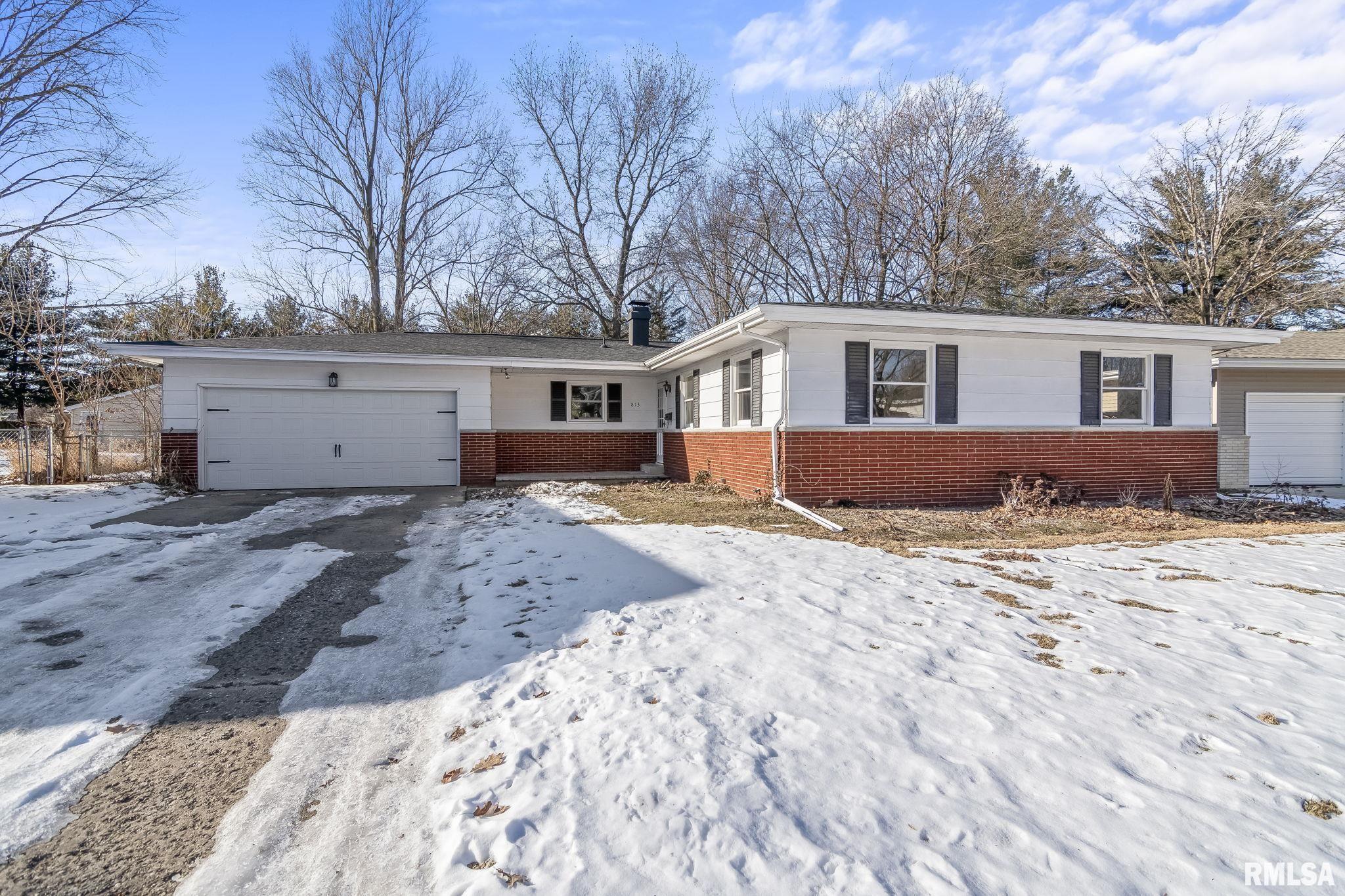 813 Roanoke Drive Springfield, IL 62702 - Photo 2 of 37