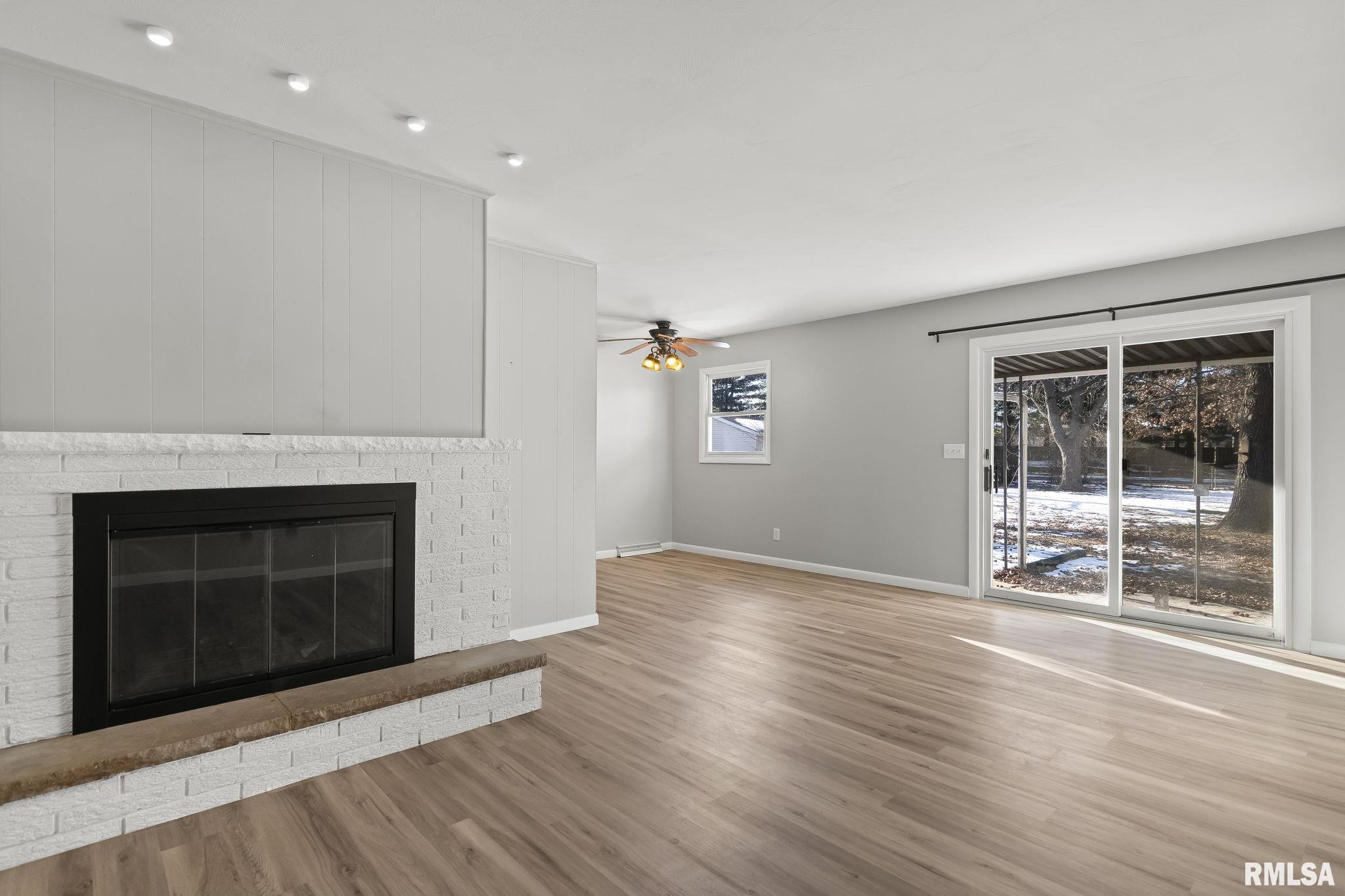 813 Roanoke Drive Springfield, IL 62702 - Photo 8 of 37