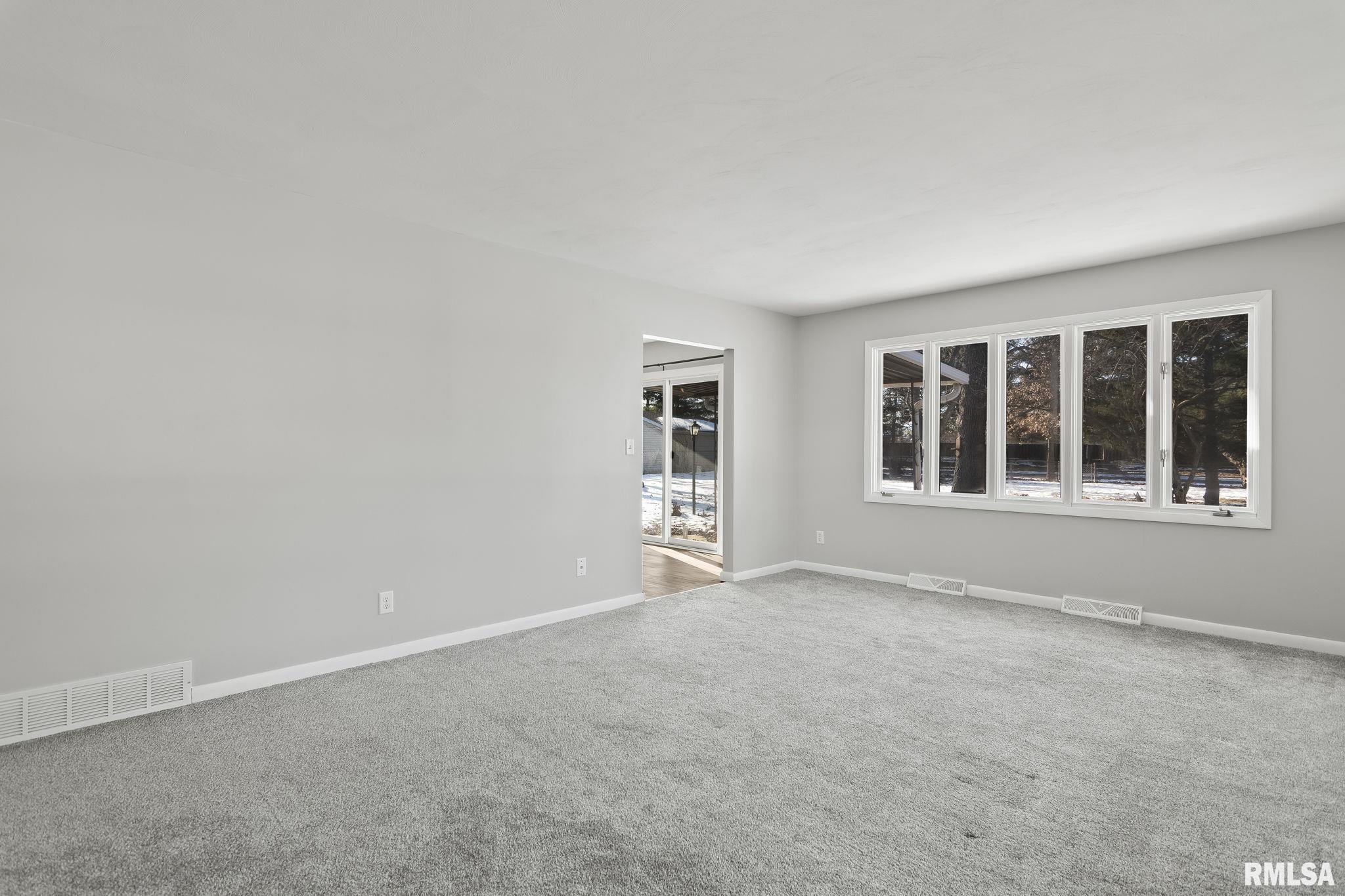 813 Roanoke Drive Springfield, IL 62702 - Photo 10 of 37