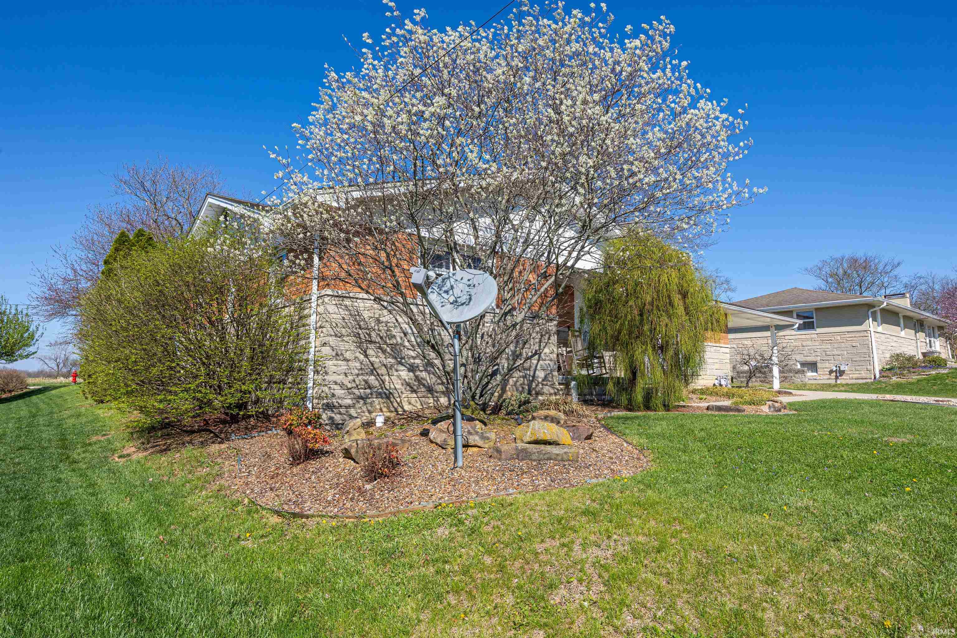 812 Giesler Road Jasper, IN 47546 - Photo 4 of 36